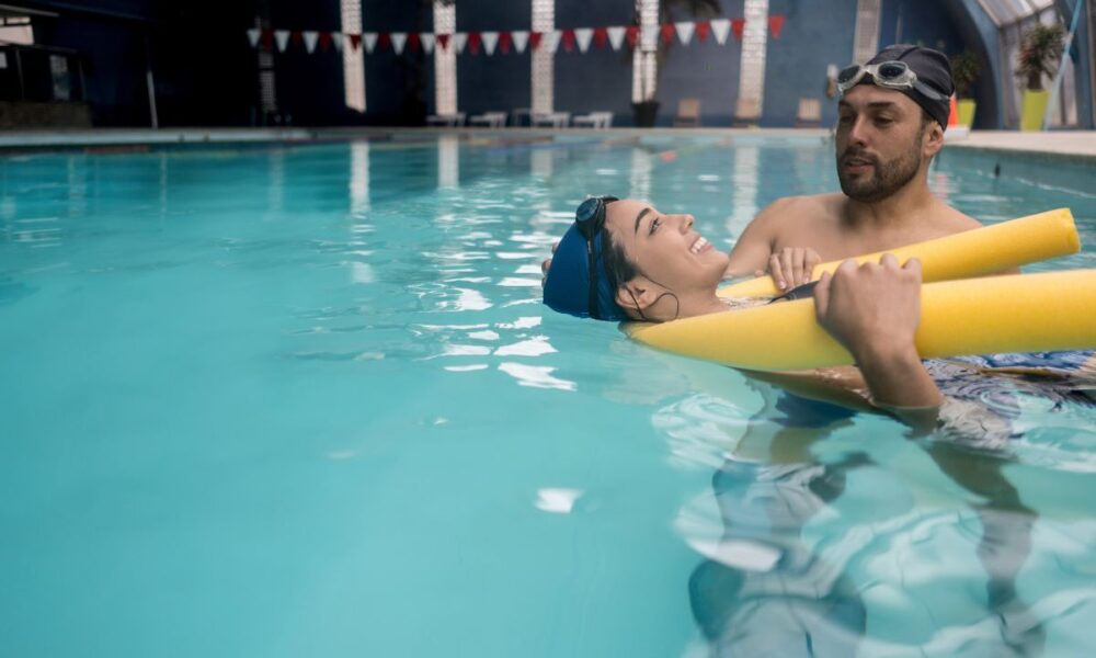 Indywidualna nauka pływania: Dostosowanie treningu do Twoich potrzeb