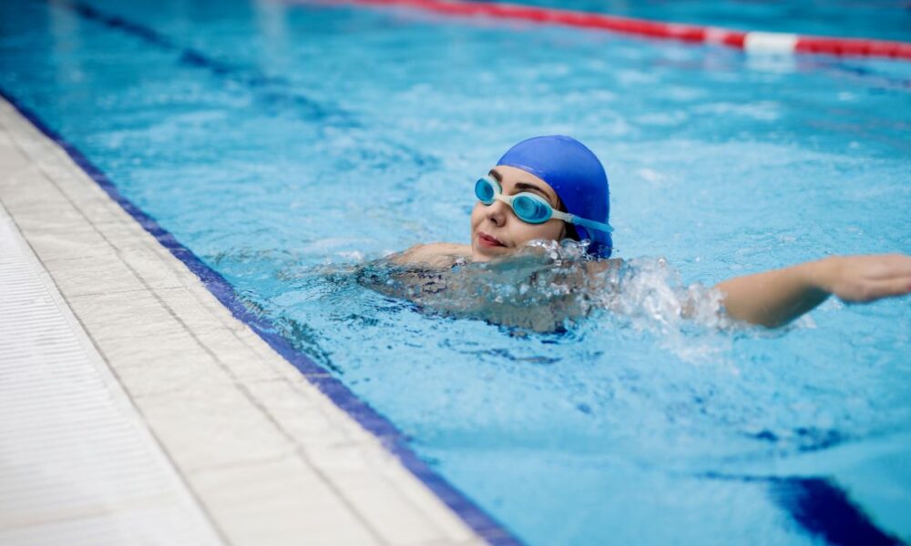 6 powodów, dlaczego warto zapisać dziecko (od 15 lat) lub siebie na kurs pływania