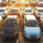 Jak znaleźć parking z bezpłatnym transferem na lotnisko i zaoszczędzić na podróży?