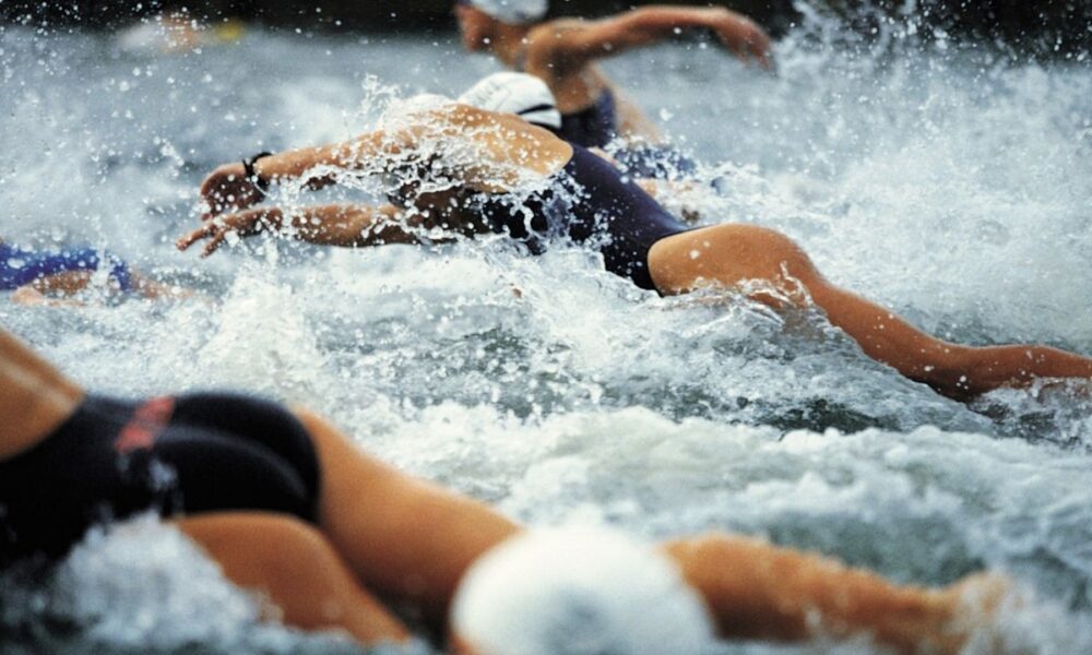 Sekrety skutecznego treningu pływania dla triathlonowców: jak osiągnąć sukces w zawodach.