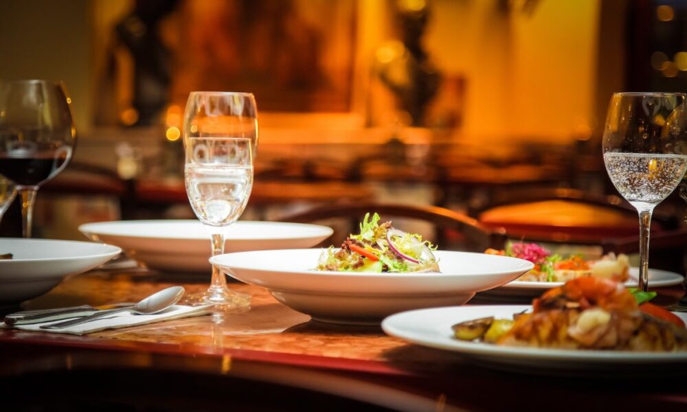 Pływająca restauracja - ekskluzywna przygoda kulinaro-widokowa w Warszawie