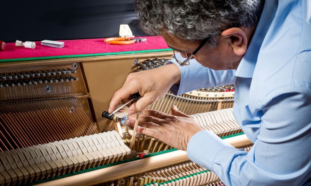 Strojenie fortepianu Warszawa: Dlaczego regularne strojenie instrumentu jest tak ważne?