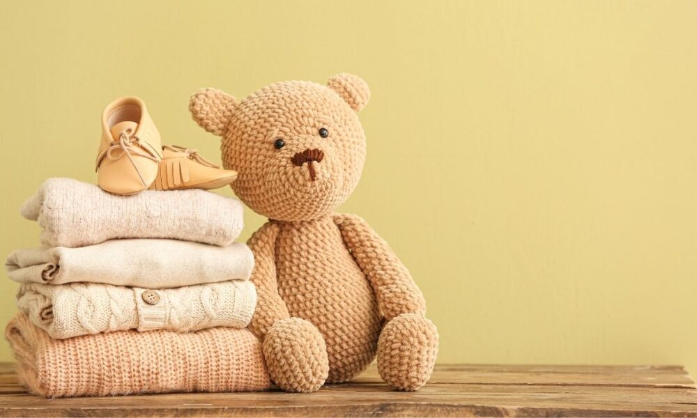 Dlaczego trudno rozstać się z ubrankami dziecka? (psychologia rodzicielstwa)