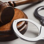 Jak wygląda sprawa karna krok po kroku: od zatrzymania do wyroku